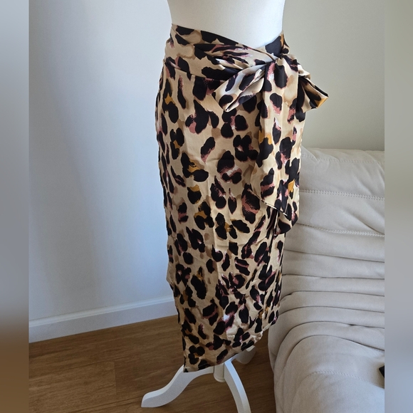 Never fully dressed leo skirt! - Picture 1 of 9